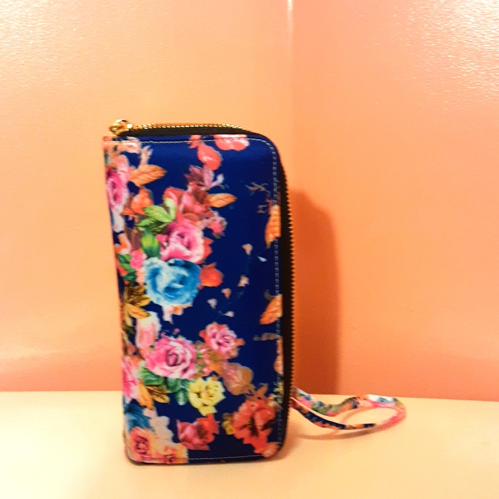 NWOT LoveShe Vibrant Blue Floral Zippered Clutch Purse Snap Close CC Design
